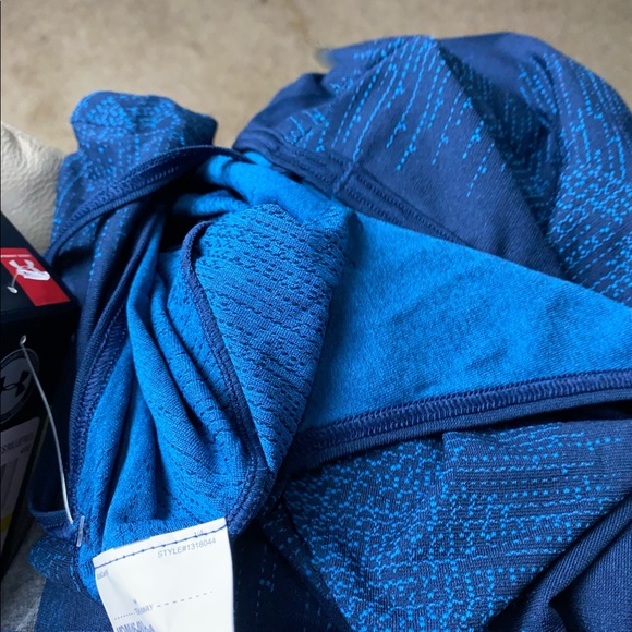 NWT Under Armour navy and teal wms M long sleeve T - Picture 7 of 7